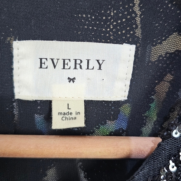 Everly Sequined Top Sz Large Black Jazz Sparkle New Years Cocktails Halter Glam - Picture 15 of 16